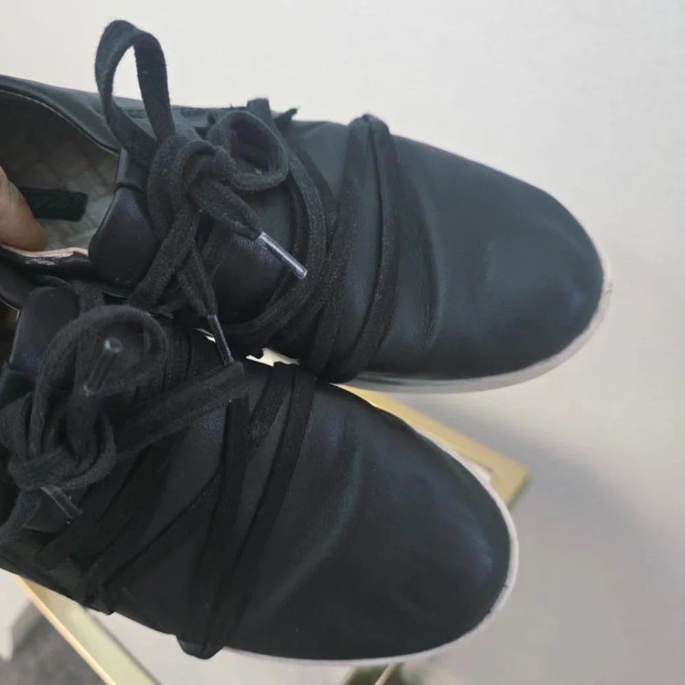 Olukai Malua Li Women’s Shoes Size 6 Black White Leather Lace-Up